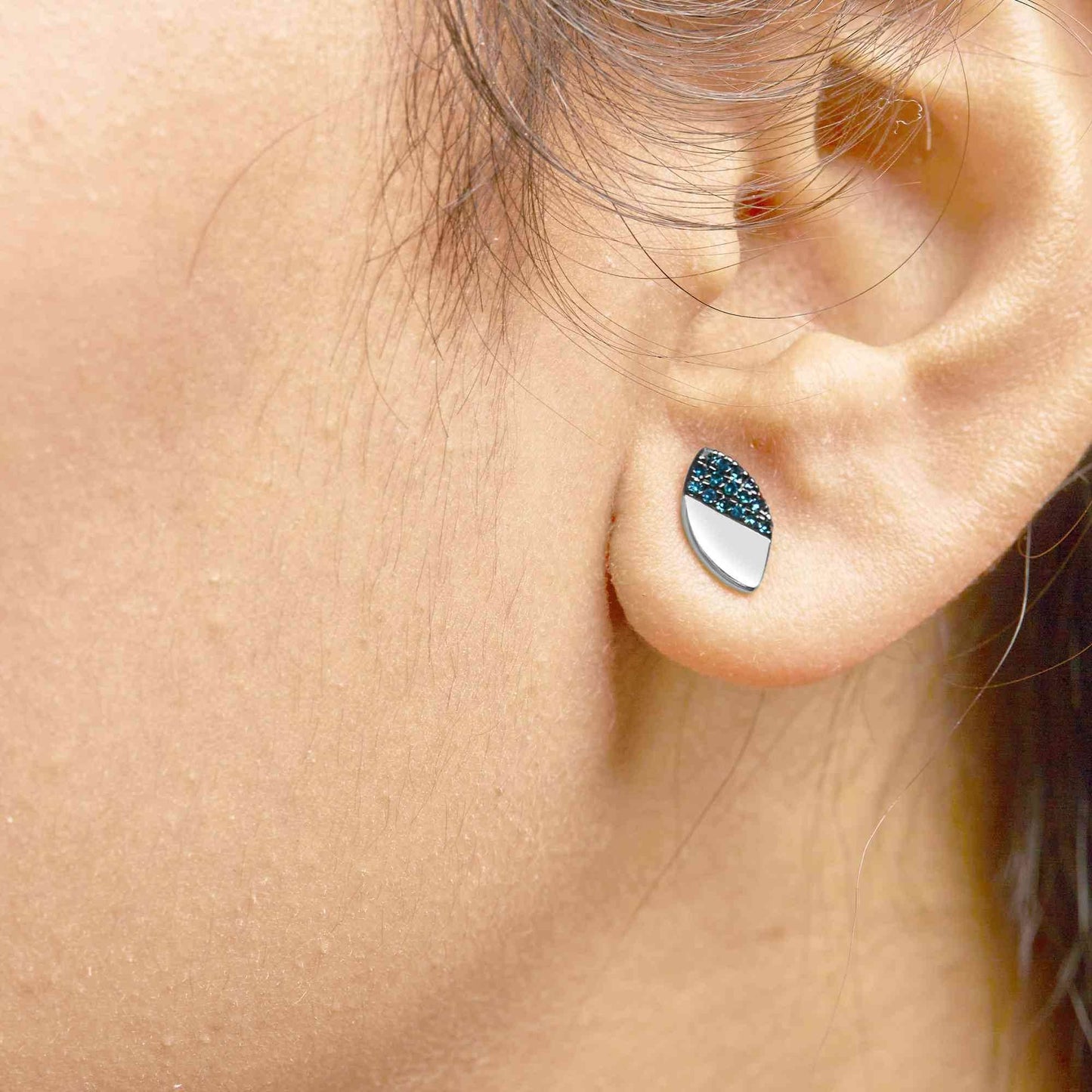925 Sterling Silver 1/6 Cttw Blue Diamond and Mirror Polish Pear Shape Stud Earrings (Treated Blue Color, I2-I3 Clarity) - Bijoux-NYC Direct
