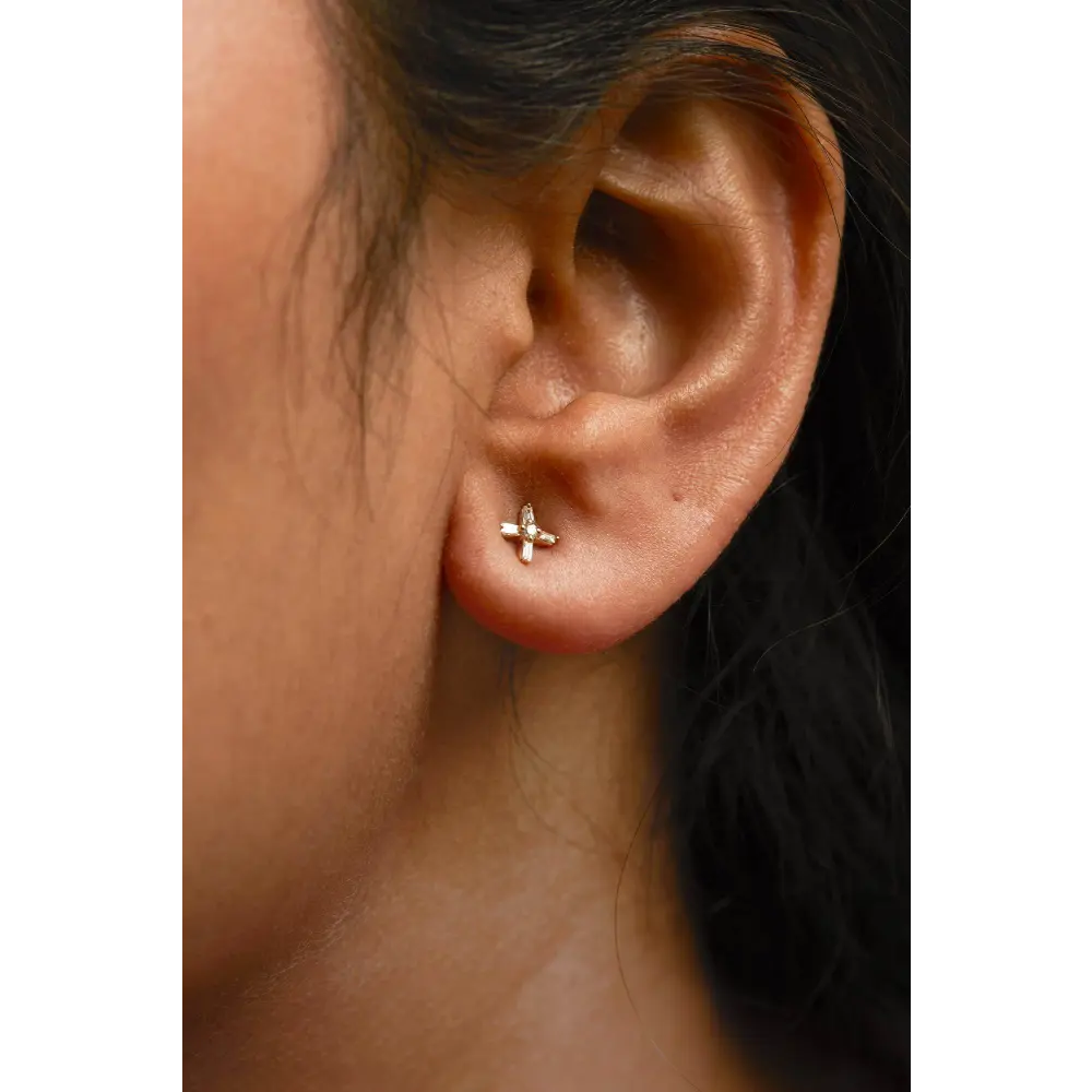 10K Yellow Gold 1/10 Cttw Round and Baguette Diamond Criss Cross X Stud Earring (H-I Color, I1-I2 Clarity) - Bijoux-NYC Direct