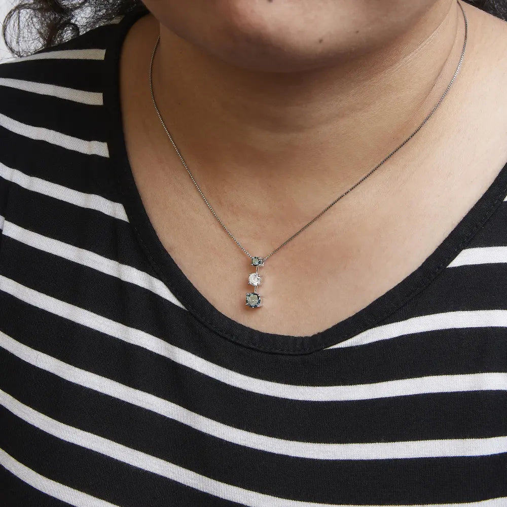 14k white gold 1 1/2 cttw treated blue and diamond 3 stone 18’’ pendant necklace (blue/h i color i1 i2 clarity)