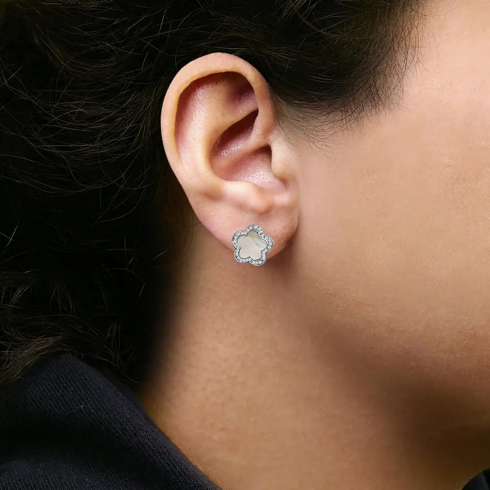 14k white gold mother of pearl and 1/5 cttw diamond flower stud earrings bijoux-nyc direct