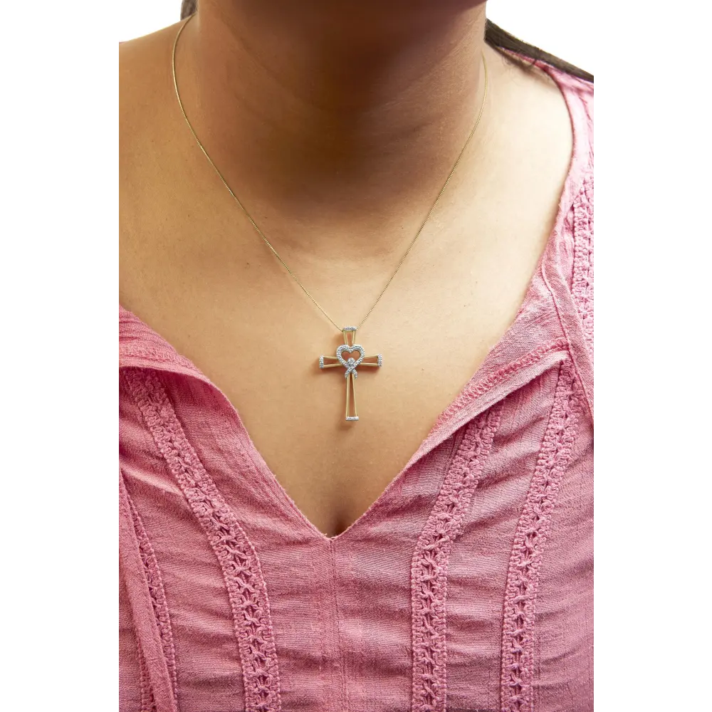 14k yellow gold plated.925 sterling silver 1/6 cttw diamond interlocking heart and ribbon cross pendant necklace (h i color i2 i3