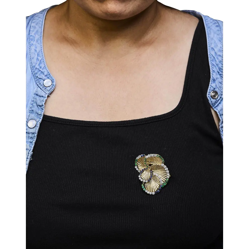 18K Yellow Gold 2 1/3 Cttw Diamond, Sapphire, and Emerald Sculpted Petal Brooch Pin (G-H Color, VS1-VS2 Clarity) - Bijoux-NYC Direct