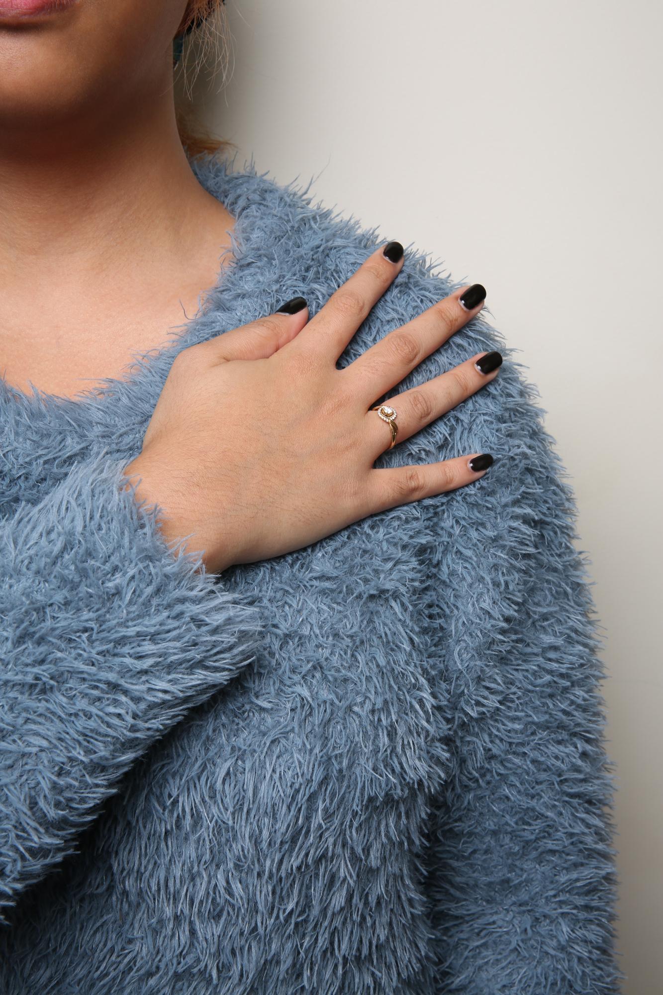 14K Yellow Gold 1/3 Cttw Diamond Solitaire and Halo Swirl Engagement Ring (G-H, VS2–SI1) – Size 7