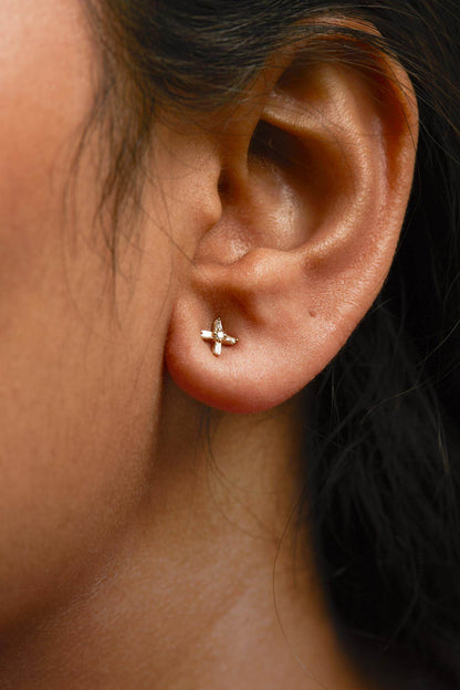 10K Yellow Gold 1/10 Cttw Round and Baguette Diamond Criss Cross X Stud Earring (H-I Color, I1-I2 Clarity) - Bijoux-NYC Direct