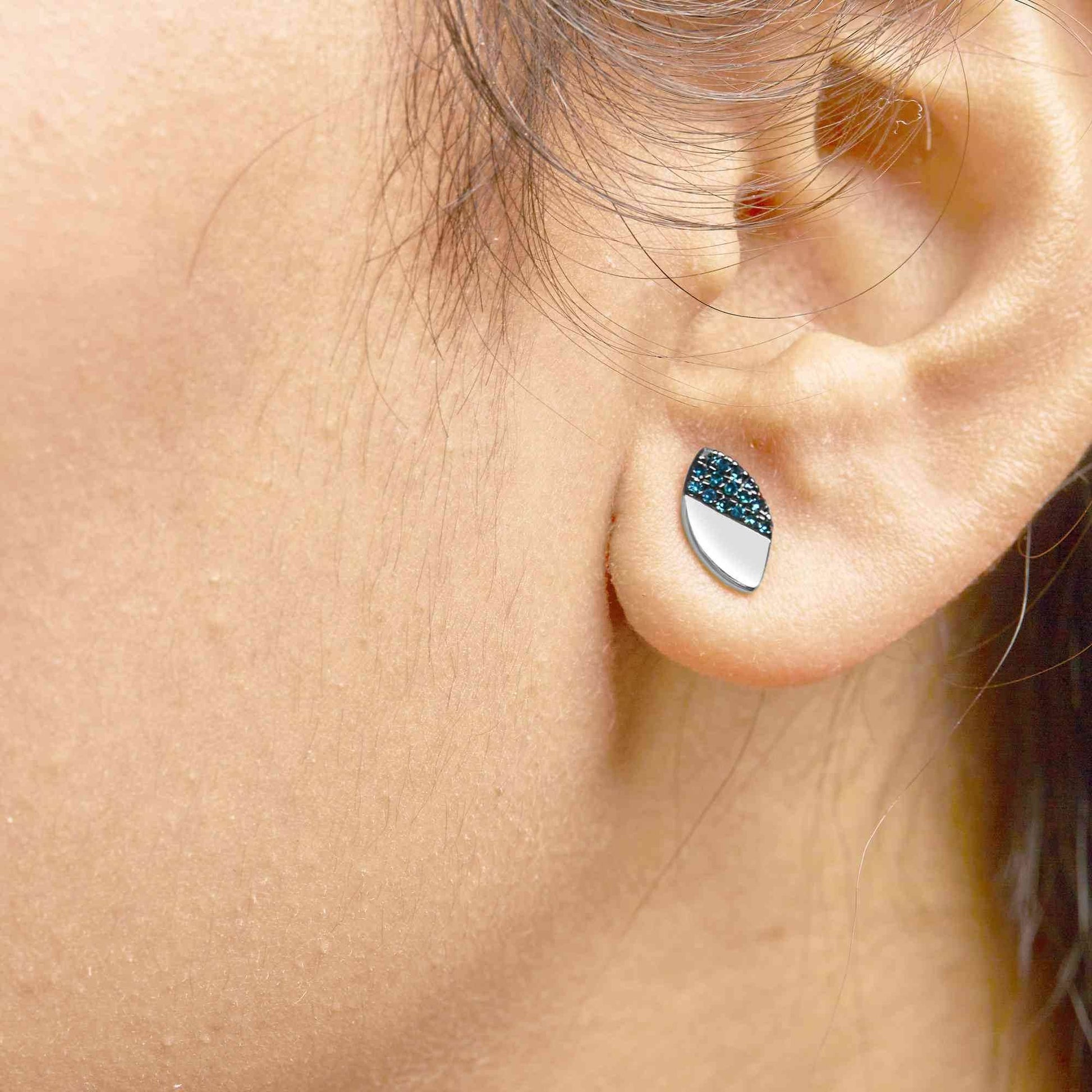 925 Sterling Silver 1/6 Cttw Blue Diamond and Mirror Polish Pear Shape Stud Earrings (Treated Blue Color, I2-I3 Clarity) - Bijoux-NYC Direct