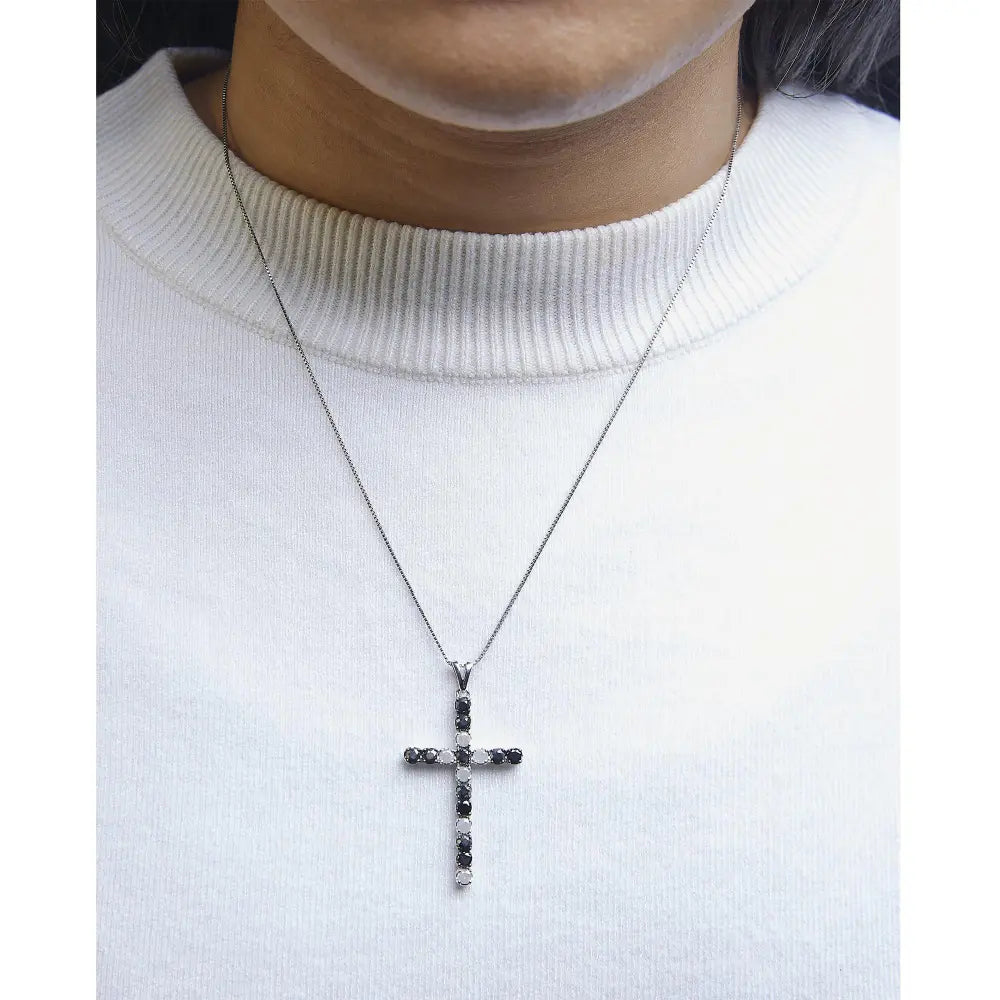 .925 sterling silver 1.0 cttw black and white diamond alternating classic cross 18’’ pendant necklace (black/i j color i3