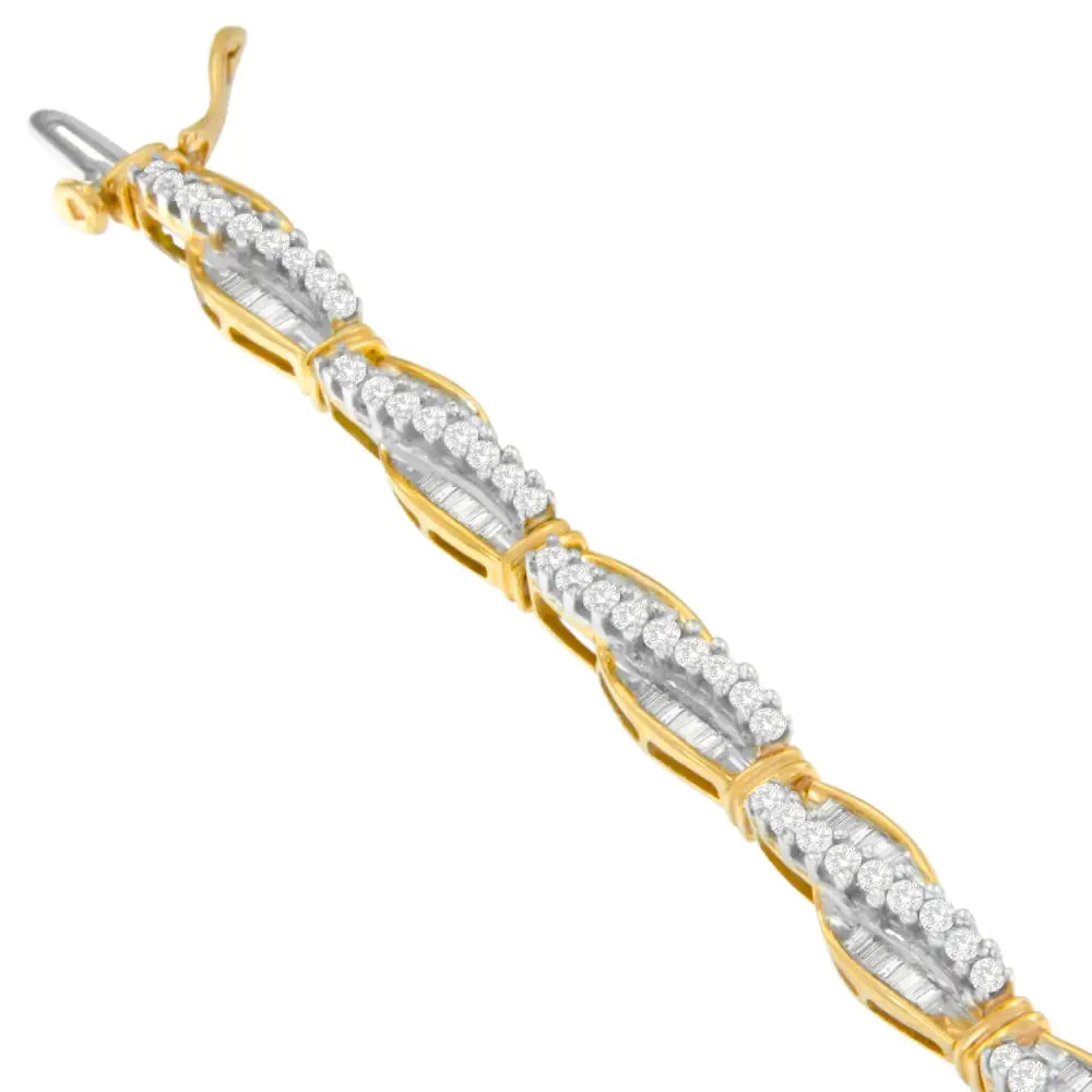 Round & baguette cut diamond winding bracelet in 14k yellow gold – 3 cttw