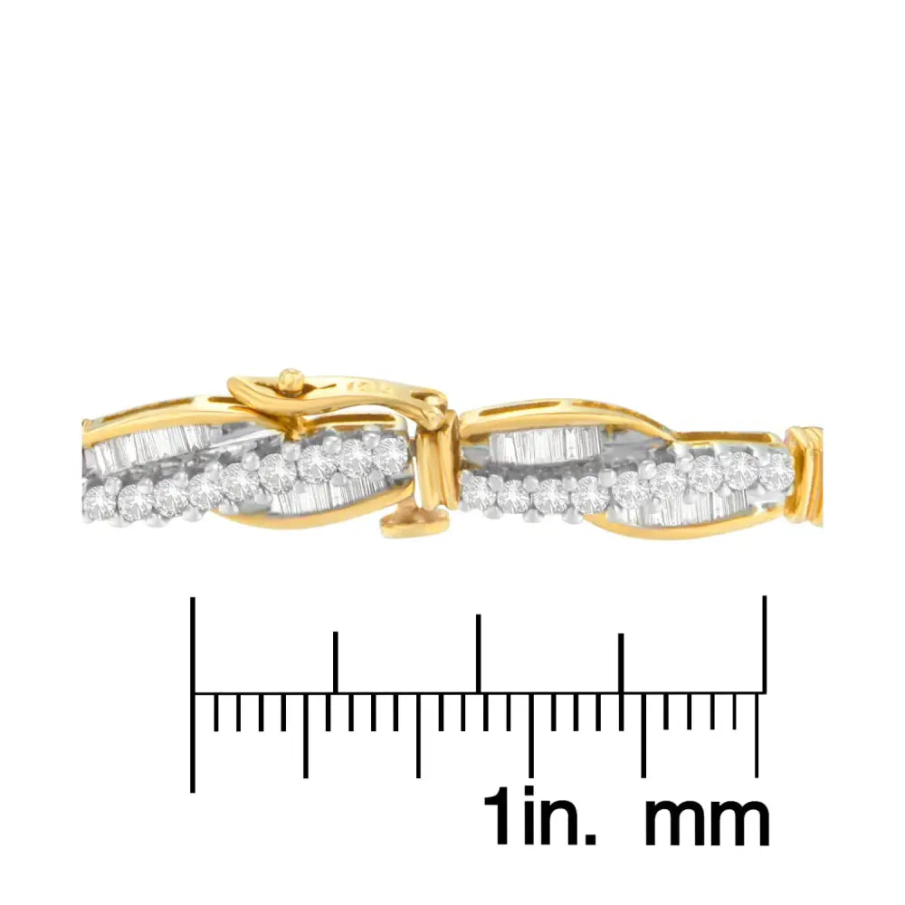 Round & baguette cut diamond winding bracelet in 14k yellow gold – 3 cttw